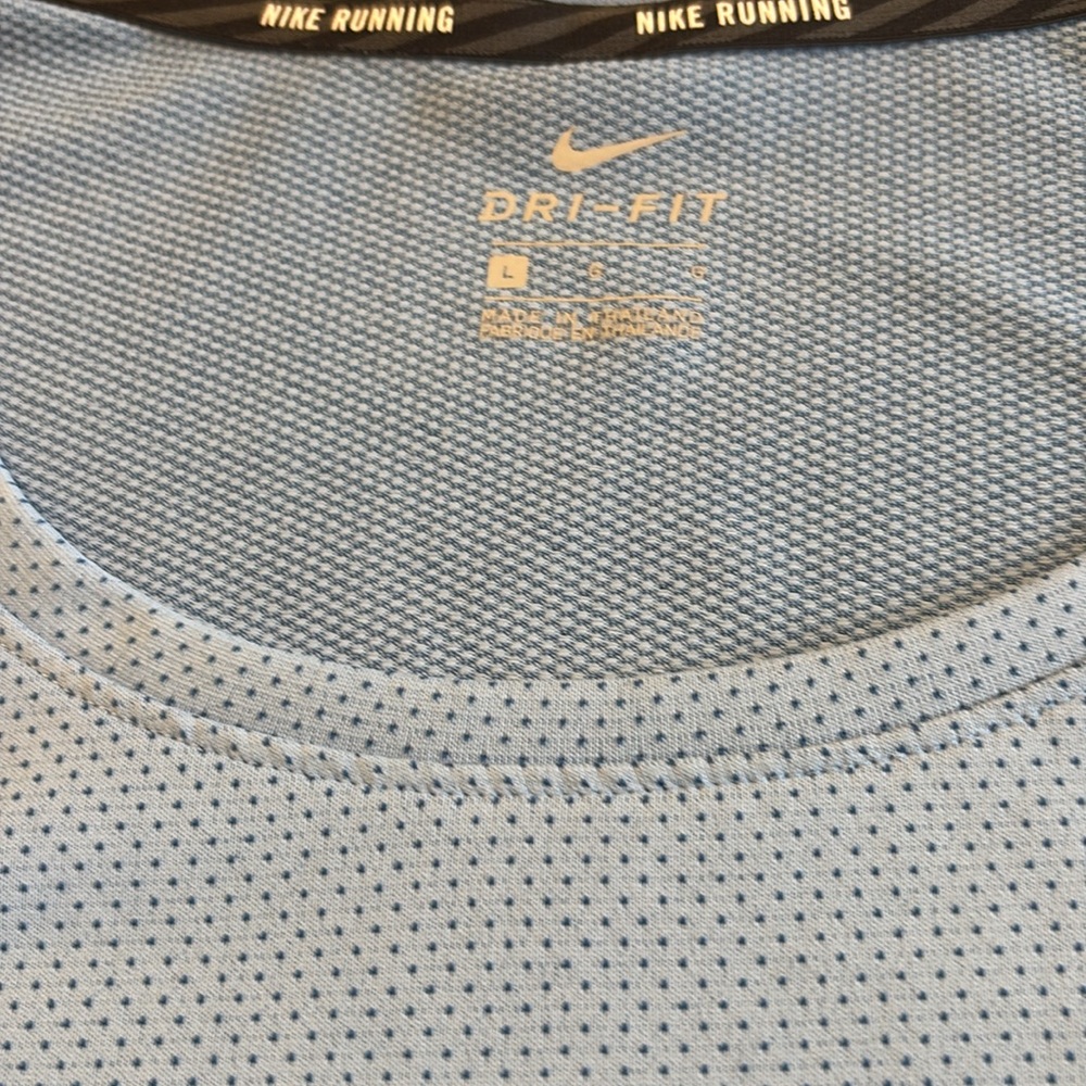 Nike Women’s Black and Blue Leggings with Light Blue Short Sleeve Top - Picture 8 of 11